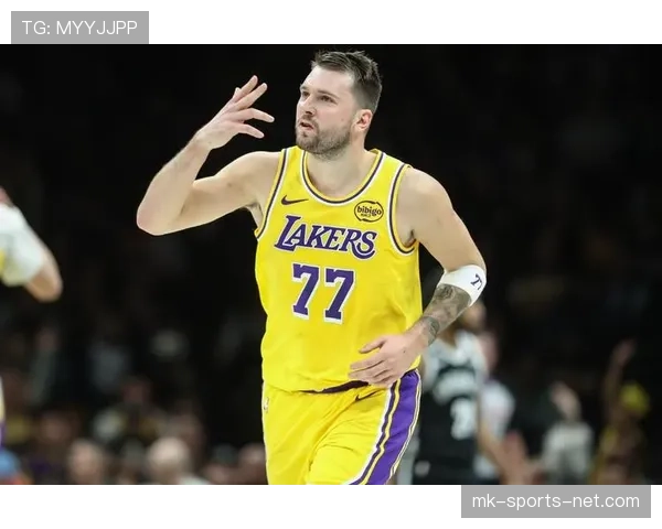 东契奇利用挡拆拉开空间 提升关键时刻得分效率