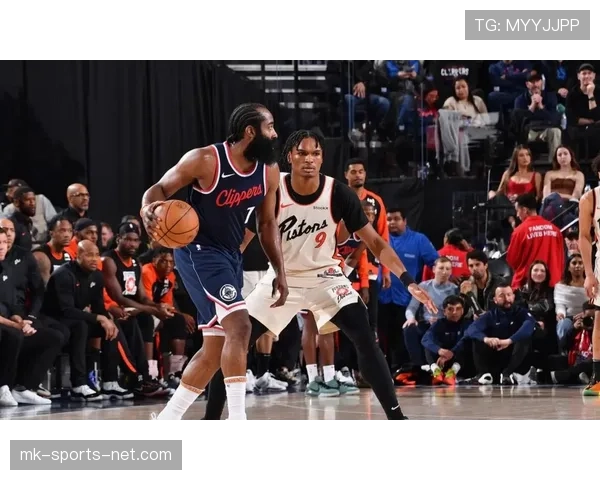 多米尼克·威尔金斯关键时刻突破频率提升显著拉开对手防线