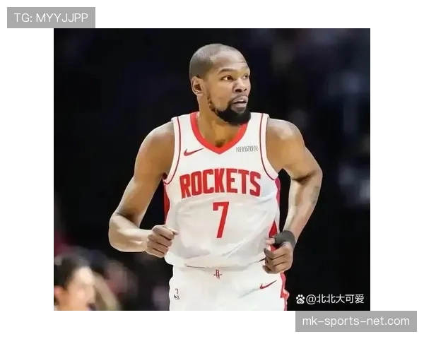 杜兰特关键挡拆拉开空间助队高效得分，胜过以往自身表现