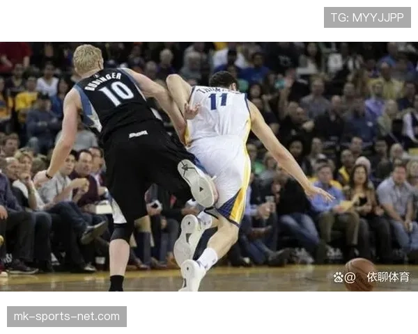 身体冲撞是否构成犯规？关键看动作是否具有危险性或超出合理对抗范围